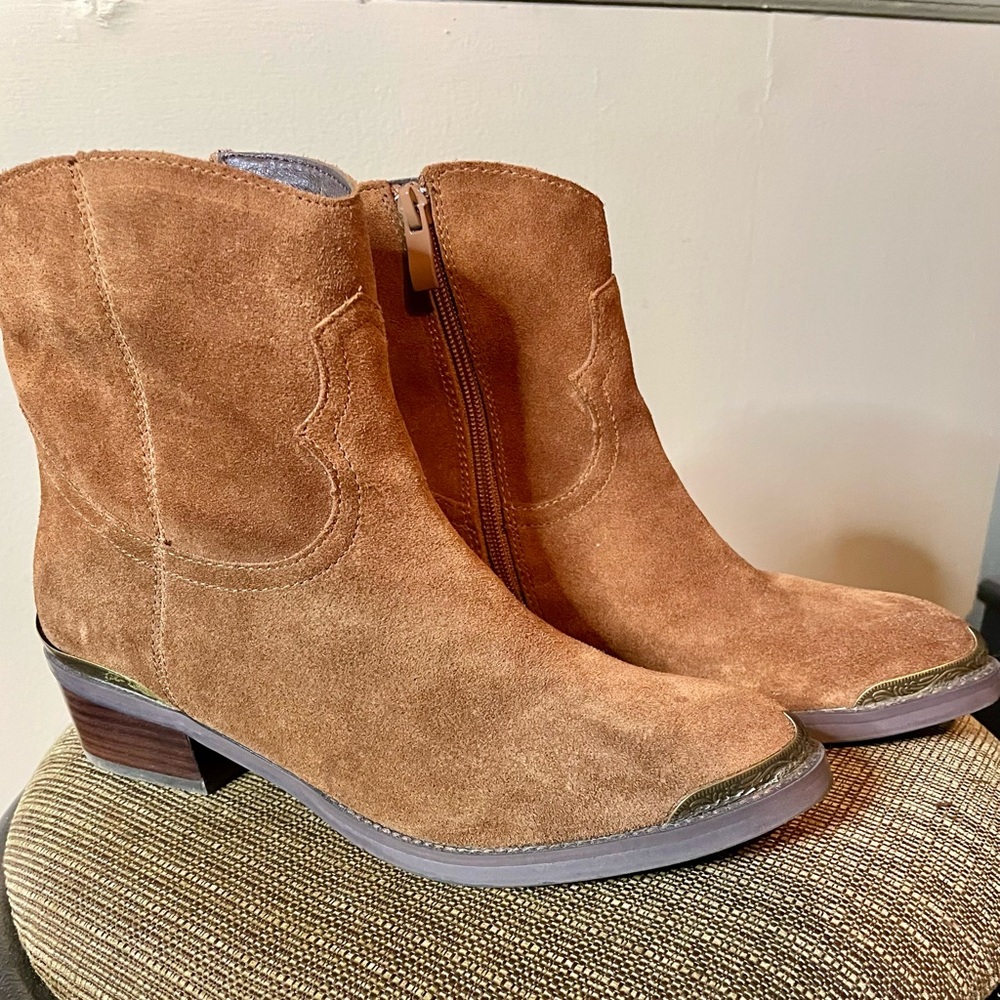 VERY VOLATILE GENUINE LOW SUEDE BOOT 💕 LAST CHANCE EOM!!!